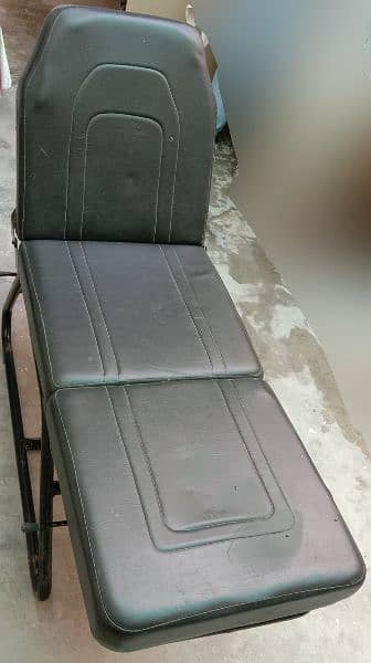 Saloon Chair with Facial Bed 0