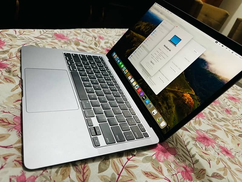 Macbook Air 2020 Core i5 A++ Condition 1
