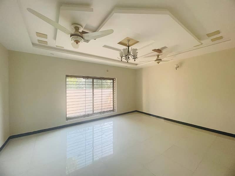 10 Marla Beautiful House for Rent 21