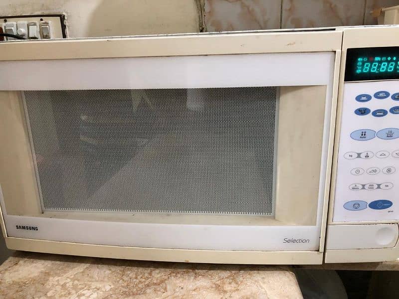 Samsung Automatic Micro Wave Oven (Big Size) 0