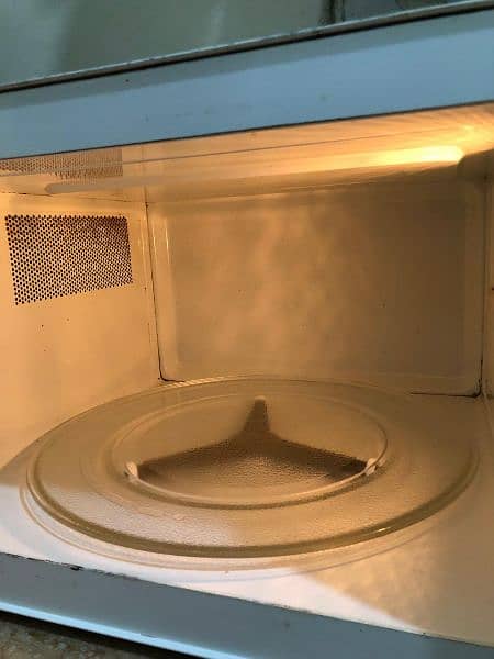 Samsung Automatic Micro Wave Oven (Big Size) 1