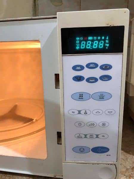 Samsung Automatic Micro Wave Oven (Big Size) 2