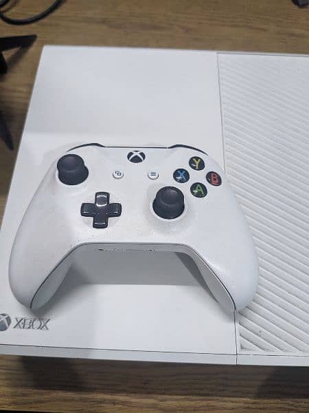Xbox one 1tb Jailbreak (19 Games installed) with one controller 0