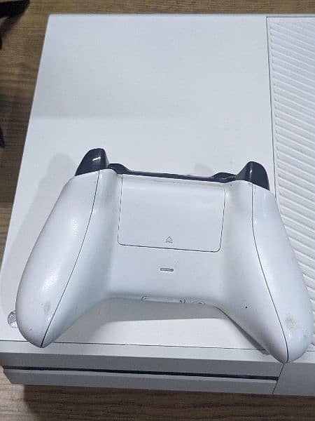 Xbox one 1tb Jailbreak (19 Games installed) with one controller 7