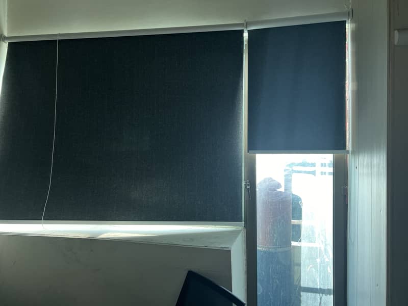 Gery Office blinds (7 total) 10/10 2