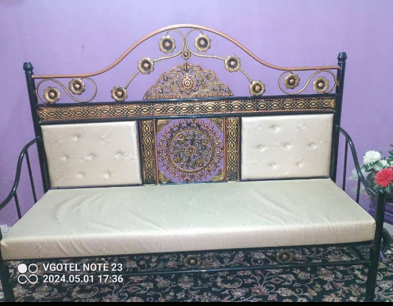 new condition sofa only used for 7 months 2