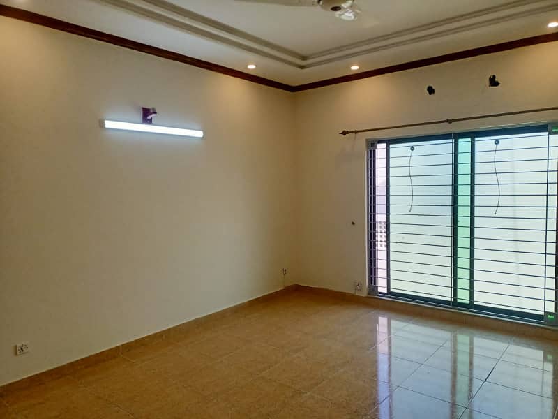 Mostly Lower Lock Upper Portion Available For Rent in Dha phase 4 7