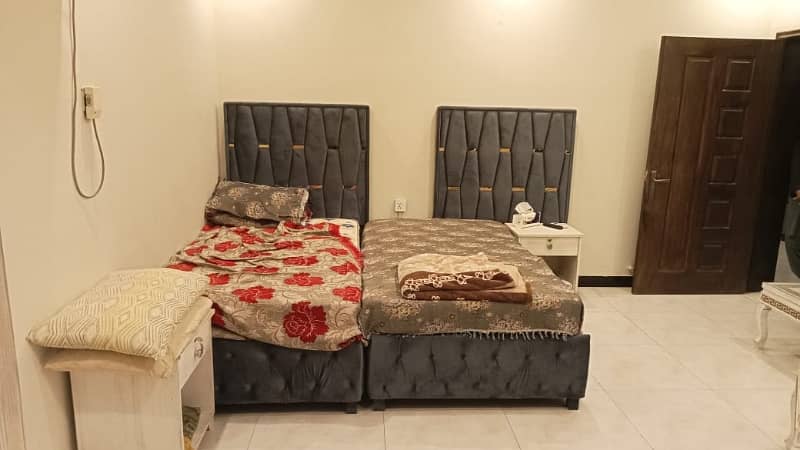 Fully Furnished 1 Beds With Attached Bathroom Lounge Kitchen Shears Near Park Near Market 7
