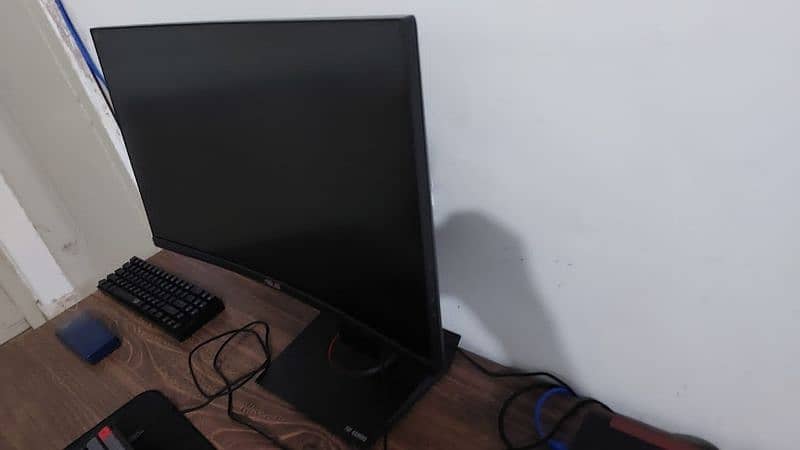 ASUS 144hz TUF GAMING VG24VQ curved 1