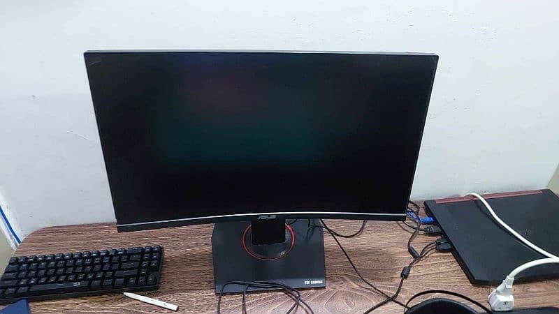 ASUS 144hz TUF GAMING VG24VQ curved 4