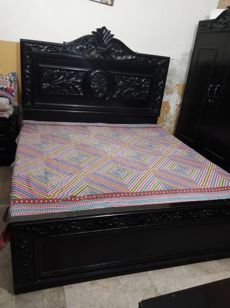 Double Bed King size with side table's 1