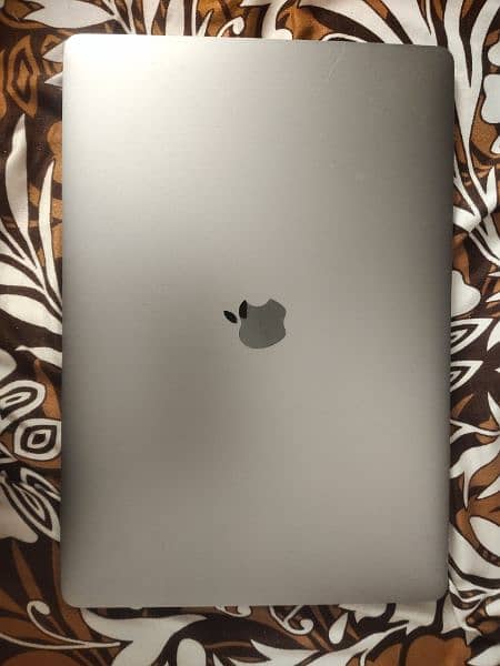 MacBook pro 15 inches 2016 i7 0