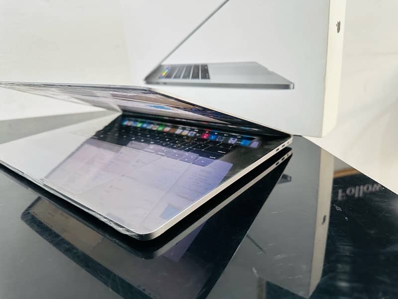 Apple MacBook Pro Corei9 2019 Model With 32gb/512gb 5