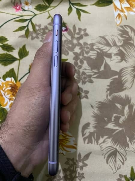 Iphone 11 in purpel color for urgent sale 3