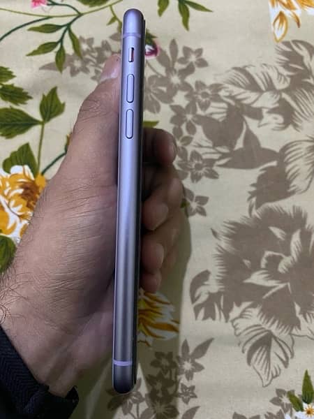 Iphone 11 in purpel color for urgent sale 4