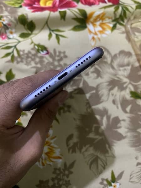Iphone 11 in purpel color for urgent sale 6