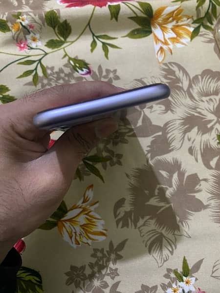 Iphone 11 in purpel color for urgent sale 8