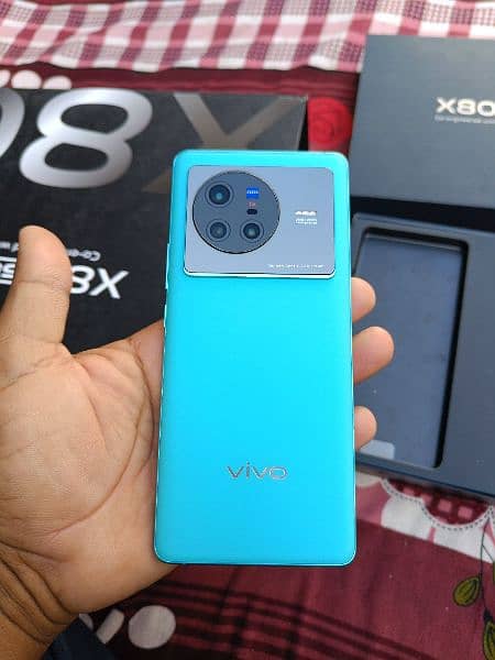 Vivo X80 with gift Box and complete Box 0