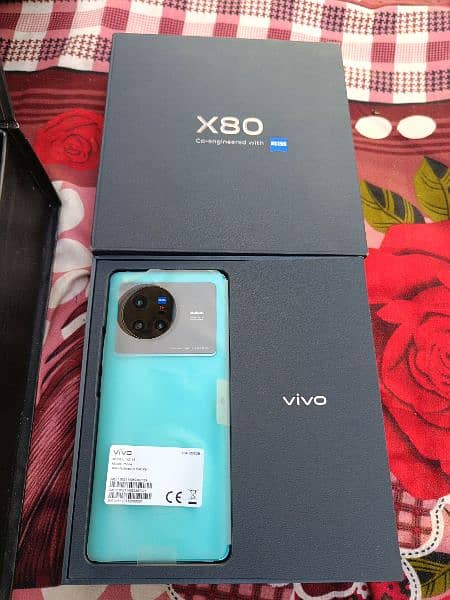 Vivo X80 with gift Box and complete Box 3