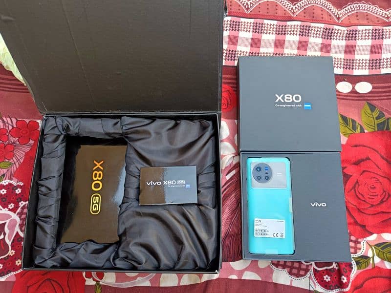 Vivo X80 with gift Box and complete Box 5