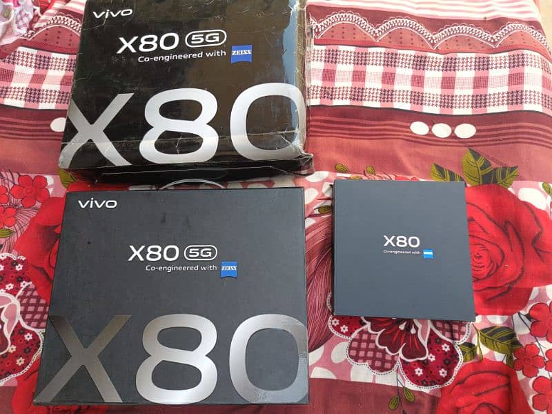 Vivo X80 with gift Box and complete Box 10