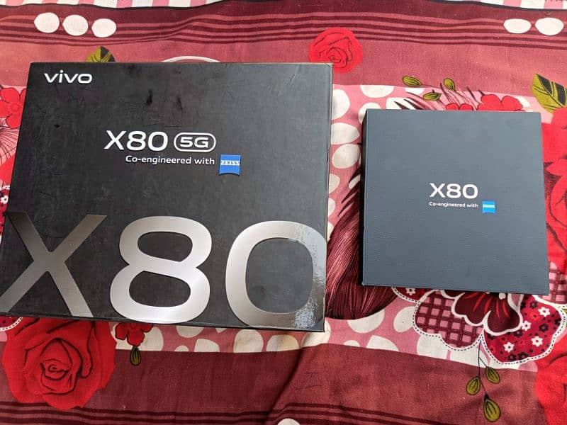 Vivo X80 with original gift box and complete original box 5