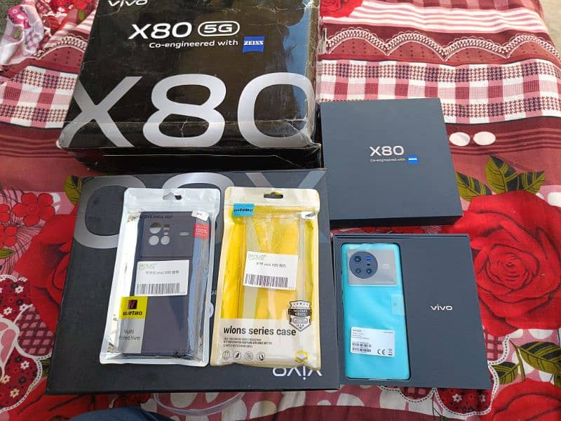 Vivo X80 with original gift box and complete original box 10