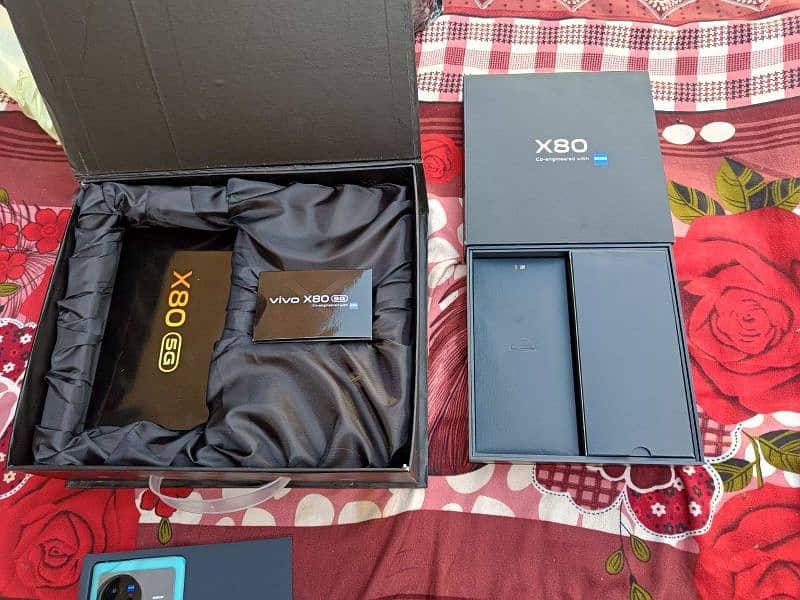 Vivo X80 with original gift box and complete original box 12