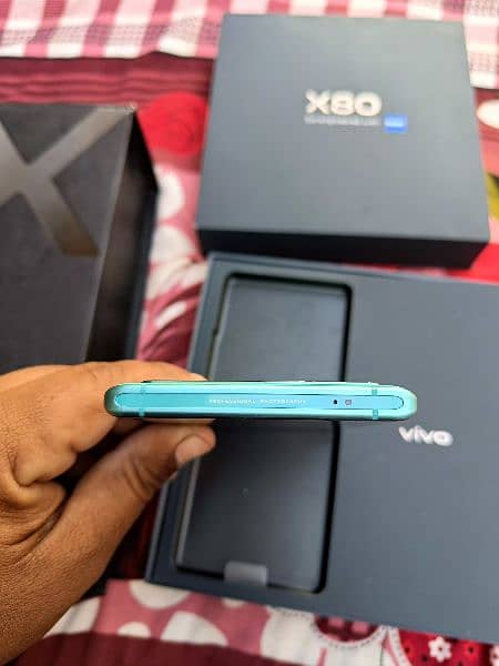 Vivo X80 with original gift box and complete original box 13