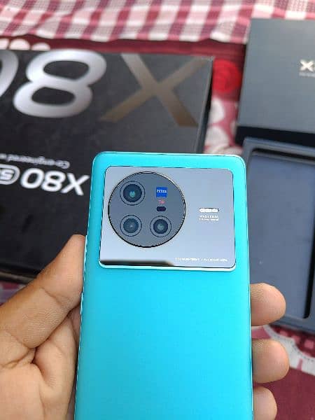 Vivo X80 with original gift box and complete original box 17