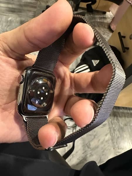 Apple Watch Series 8 Stainless Steel Graphite 45mm 1