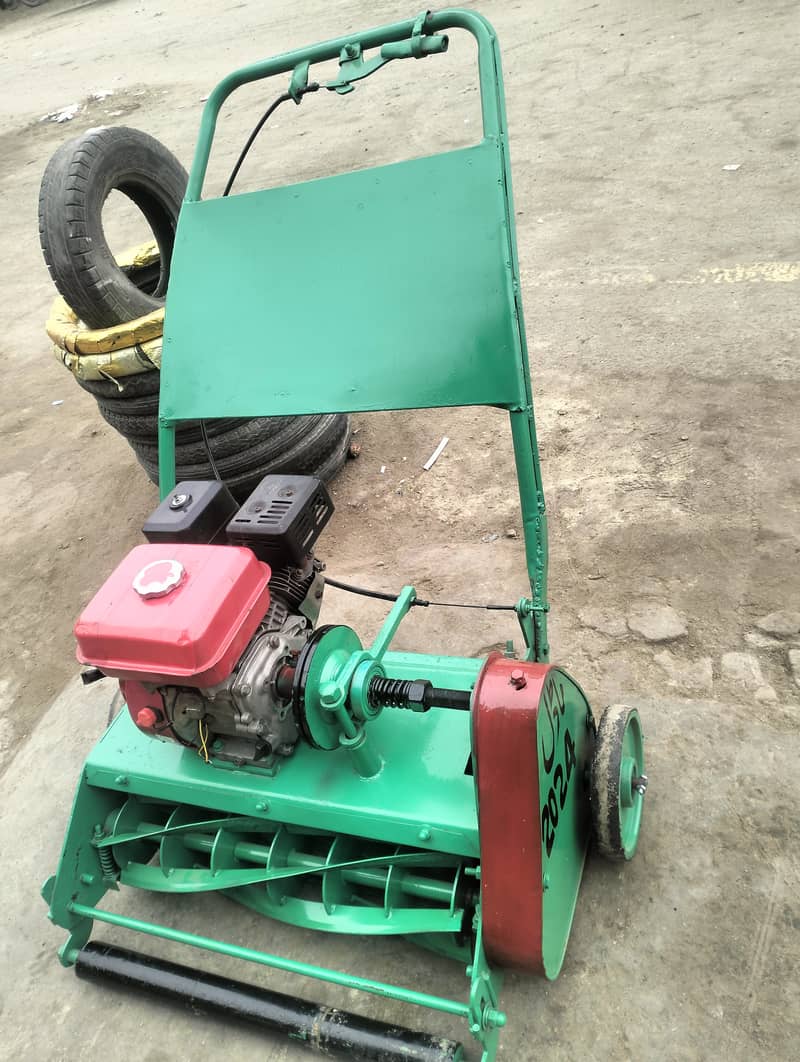Grass Cutting Machine  Petrol Engine (  24 inch width  )  03337473563 1