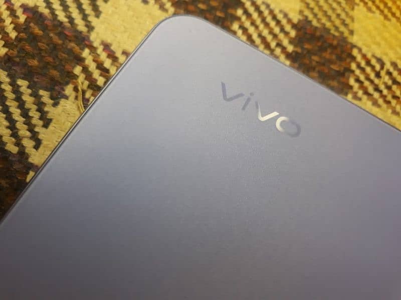 vivo y 17 open box / charger + box +back cover 0