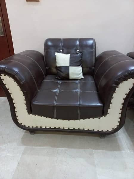 5 seater sofa set almost new in condition 1