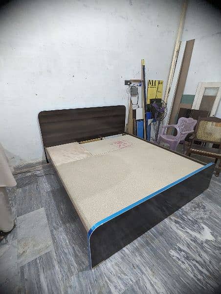 king size bed with a single bed 1