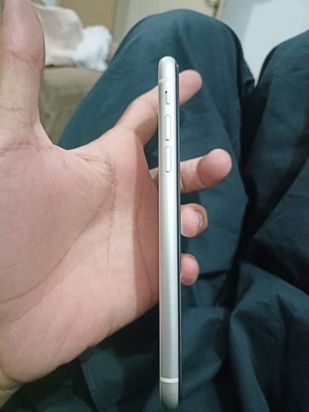 Apple iphone 11  pta aproved 128 gb 3