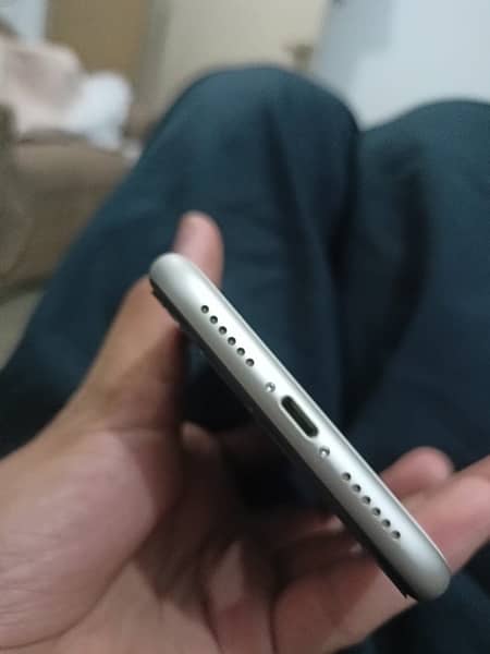 Apple iphone 11  pta aproved 128 gb 4