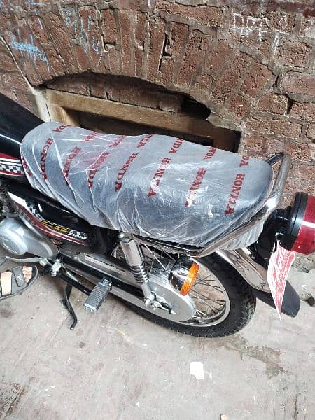 Honda 125 Applied for Open documents all original condition 3