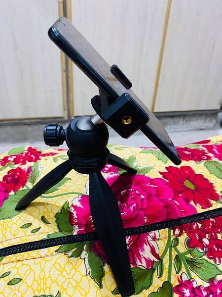 tripod stand for mobiles and cameras vloging  tripod 2