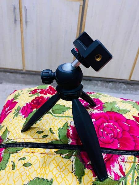 tripod stand for mobiles and cameras vloging  tripod 5