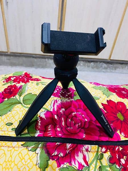 tripod stand for mobiles and cameras vloging  tripod 6