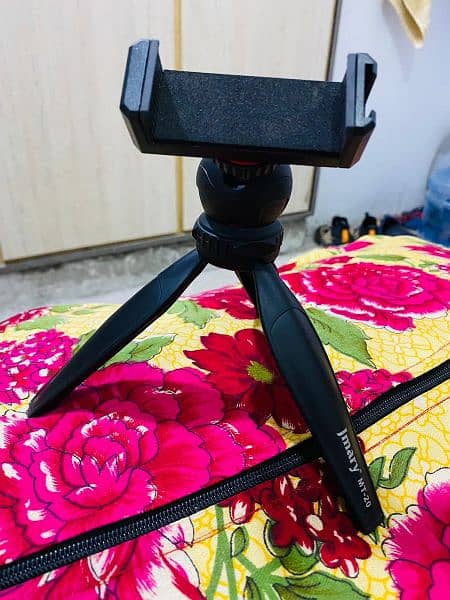 tripod stand for mobiles and cameras vloging  tripod 7