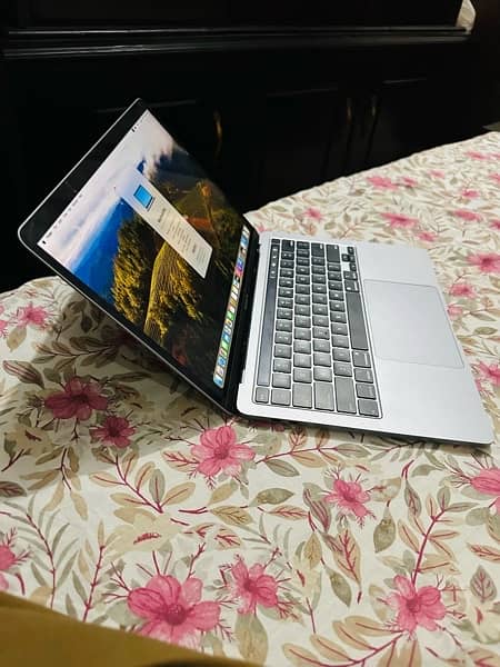 Macbook Pro 2020 ( M1 ) A+Condition 2