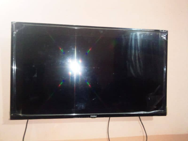 32 INCH L. C. D BRAND NEW ONLY ONE MONTH USE UNTECH 2