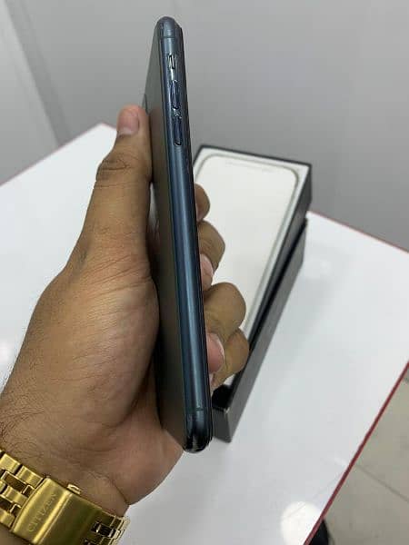 iphone 11 pro max 256Gb pta approved 5