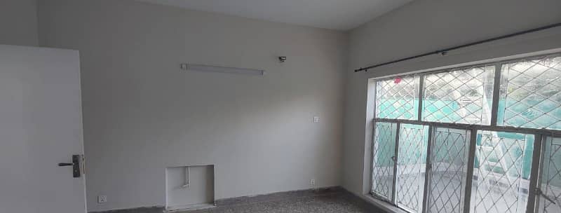 3 bedrooms full house available for rent in G10 0