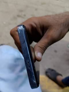 mobile bilkul mobile  sahaf Hai 6 Mahina use Hua Hai