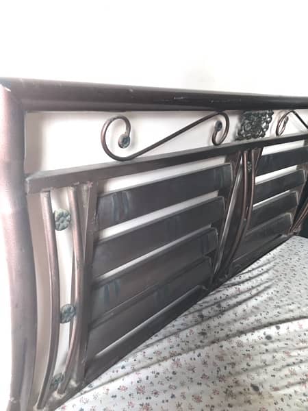 iron bed with dressing 5
