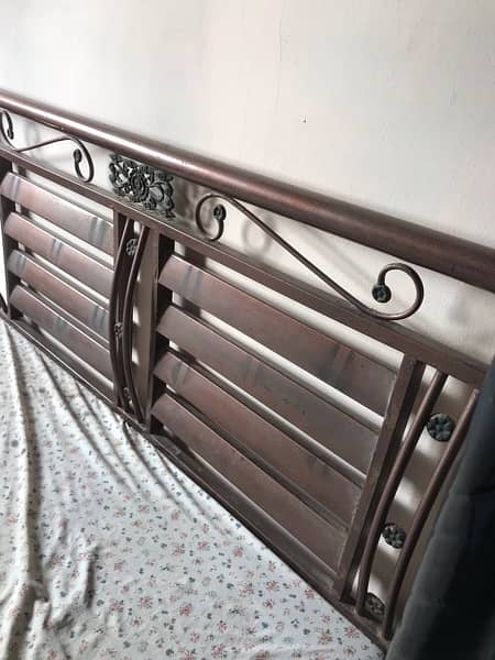 iron bed with dressing 7