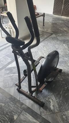 Leg exercise cycle machine very low budget neat and clean condition